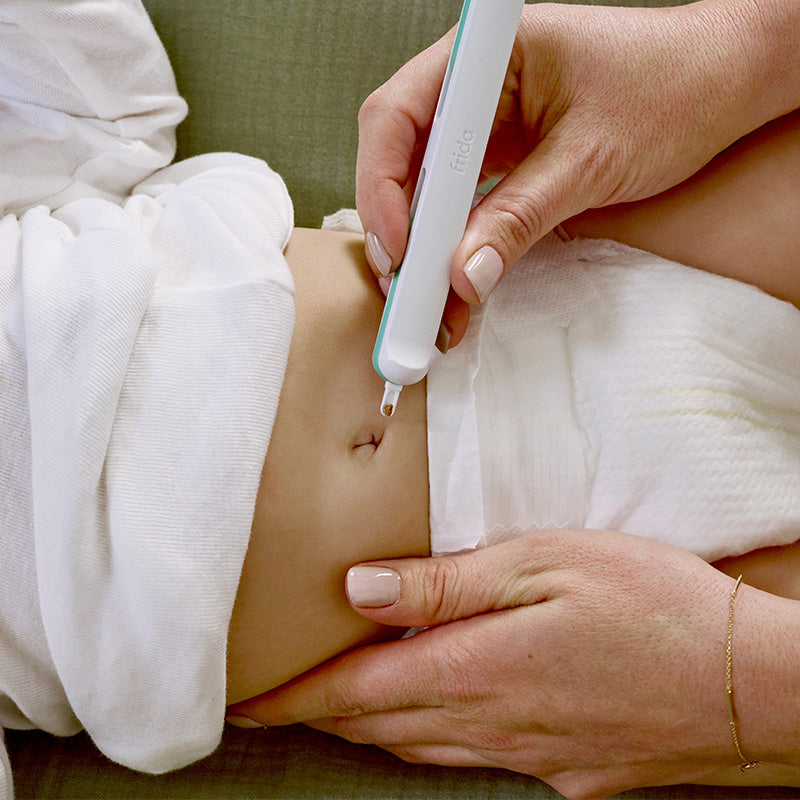 La Curette 3 en 1 de Frida Baby : l’outil malin pour nettoyer les plus petits