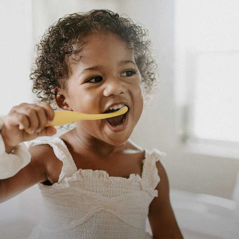 Brosse à dents pour bébé tri angle de Frida Baby